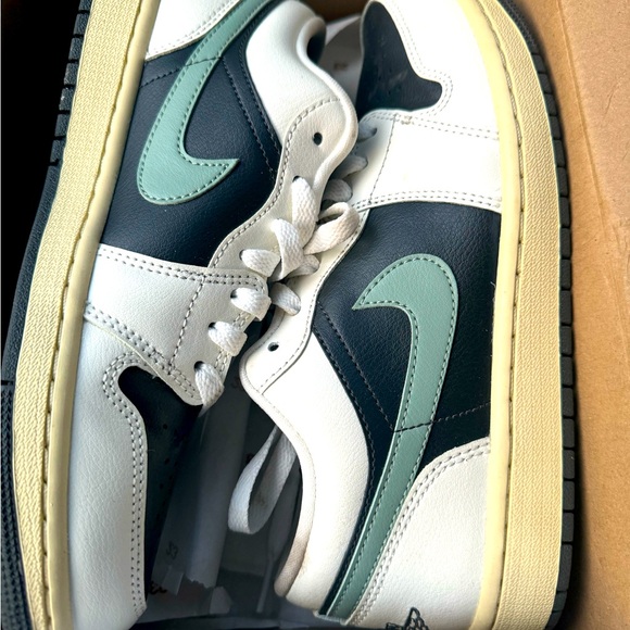 Jordan’s - Picture 1 of 1